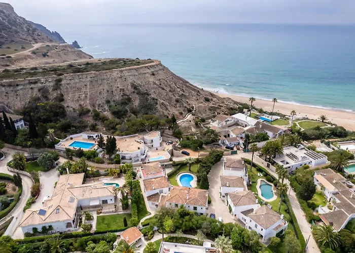Coolhouses Luz, 3 Bed Linked House, Shared Pool, A Stone's Throw Of The Sea, Casa Sirrah Luz