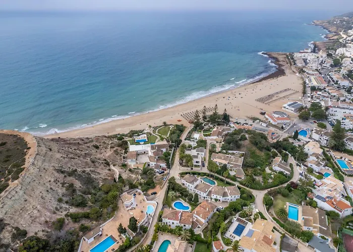 度假居 Coolhouses Luz, 3 Bed Linked House, Shared Pool, A Stone's Throw Of The Sea, Casa Sirrah