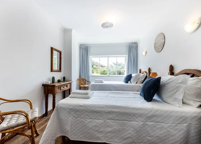 Coolhouses Luz, 3 Bed Linked House, Shared Pool, A Stone's Throw Of The Sea, Casa Sirrah 度假居 Luz