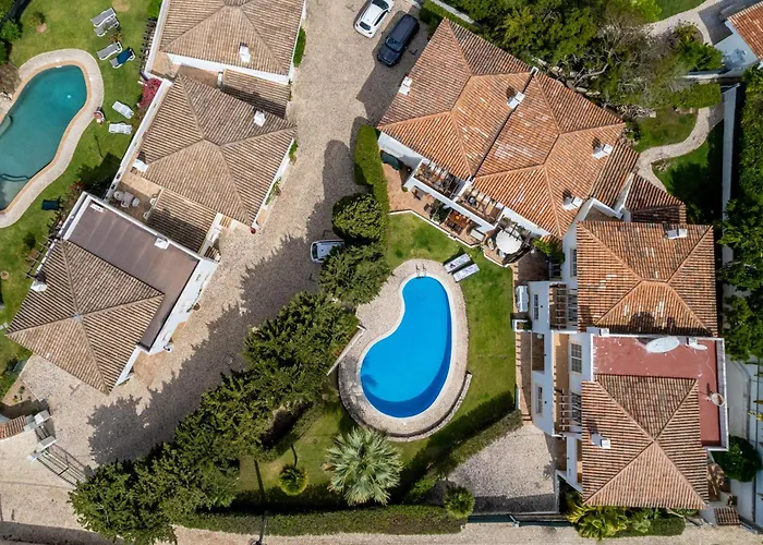 Coolhouses Luz, 3 Bed Linked House, Shared Pool, A Stone's Throw Of The Sea, Casa Sirrah * Luz