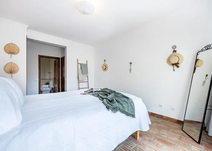 Coolhouses Luz, 3 Bed Linked House, Shared Pool, A Stone's Throw Of The Sea, Casa Sirrah