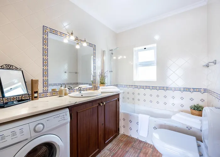 度假居 Coolhouses Luz, 3 Bed Linked House, Shared Pool, A Stone's Throw Of The Sea, Casa Sirrah