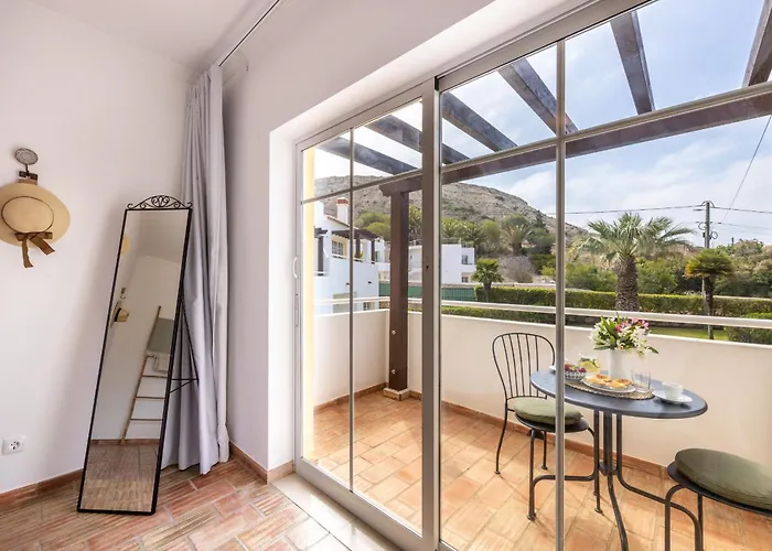 Coolhouses Luz, 3 Bed Linked House, Shared Pool, A Stone's Throw Of The Sea, Casa Sirrah 度假居 Luz