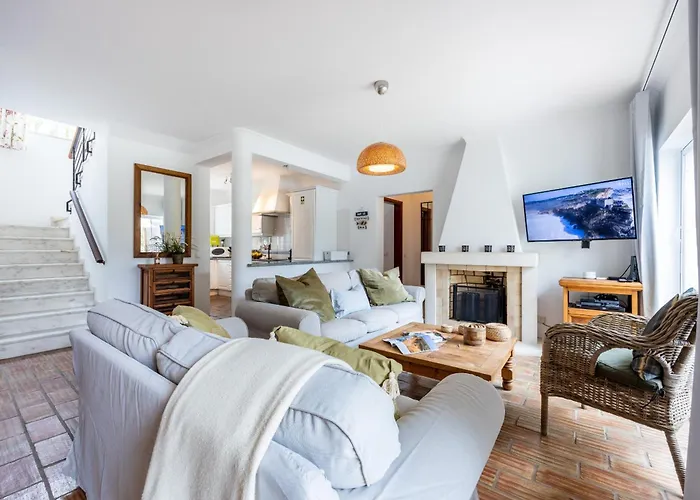 Coolhouses Luz, 3 Bed Linked House, Shared Pool, A Stone's Throw Of The Sea, Casa Sirrah