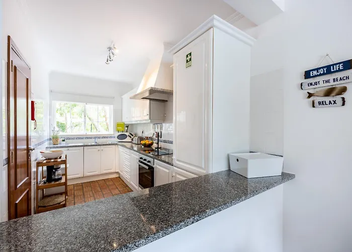 Coolhouses Luz, 3 Bed Linked House, Shared Pool, A Stone's Throw Of The Sea, Casa Sirrah 度假居 Luz