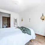 Coolhouses Luz, 3 Bed Linked House, Shared Pool, A Stone's Throw Of The Sea, Casa Sirrah