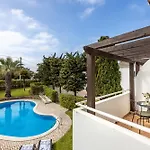Semesterbostad Coolhouses Luz, 3 Bed Linked House, Shared Pool, A Stone's Throw Of The Sea, Casa Sirrah *