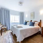 Coolhouses Luz, 3 Bed Linked House, Shared Pool, A Stone's Throw Of The Sea, Casa Sirrah Luz