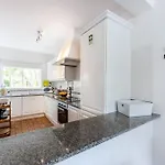 Coolhouses Luz, 3 Bed Linked House, Shared Pool, A Stone's Throw Of The Sea, Casa Sirrah Semesterbostad Luz