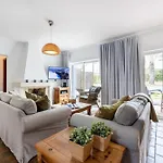 Semesterbostad Coolhouses Luz, 3 Bed Linked House, Shared Pool, A Stone's Throw Of The Sea, Casa Sirrah