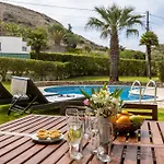Coolhouses Luz, 3 Bed Linked House, Shared Pool, A Stone's Throw Of The Sea, Casa Sirrah Luz