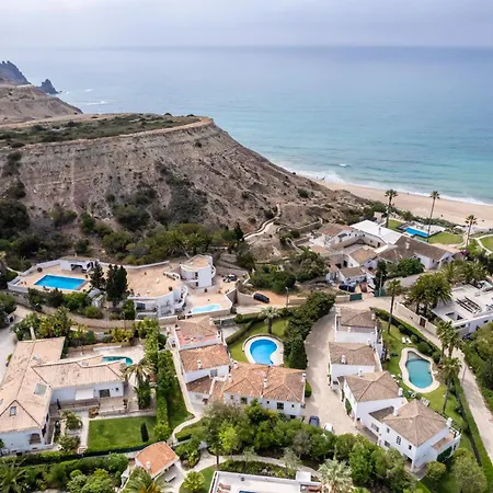 Coolhouses Luz, 3 Bed Linked House, Shared Pool, A Stone's Throw Of The Sea, Casa Sirrah Luz