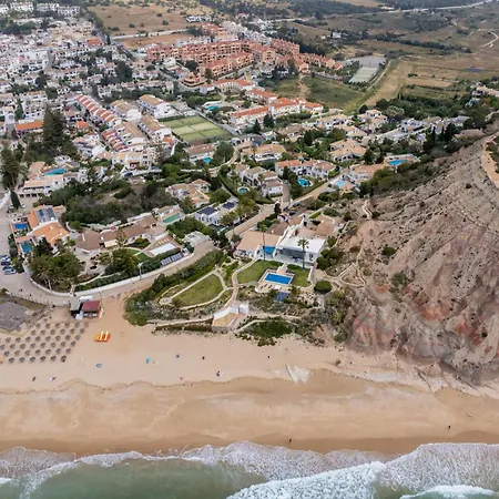 Coolhouses Luz, 3 Bed Linked House, Shared Pool, A Stone's Throw Of The Sea, Casa Sirrah Casa vacanze