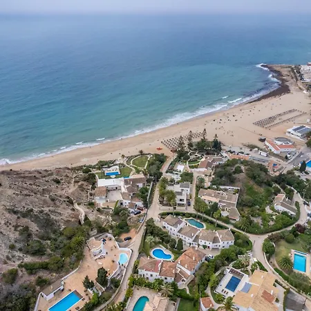 Casa vacanze Coolhouses Luz, 3 Bed Linked House, Shared Pool, A Stone's Throw Of The Sea, Casa Sirrah