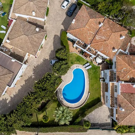 Coolhouses Luz, 3 Bed Linked House, Shared Pool, A Stone's Throw Of The Sea, Casa Sirrah * Luz