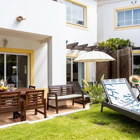 Coolhouses Luz, 3 Bed Linked House, Shared Pool, A Stone's Throw Of The Sea, Casa Sirrah * Luz