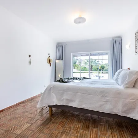 Coolhouses Luz, 3 Bed Linked House, Shared Pool, A Stone's Throw Of The Sea, Casa Sirrah Ferienhaus