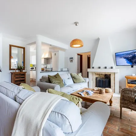 Coolhouses Luz, 3 Bed Linked House, Shared Pool, A Stone's Throw Of The Sea, Casa Sirrah