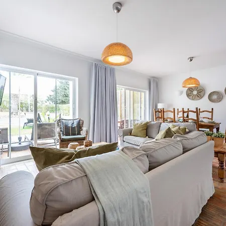 Holiday home Coolhouses Luz, 3 Bed Linked House, Shared Pool, A Stone's Throw Of The Sea, Casa Sirrah