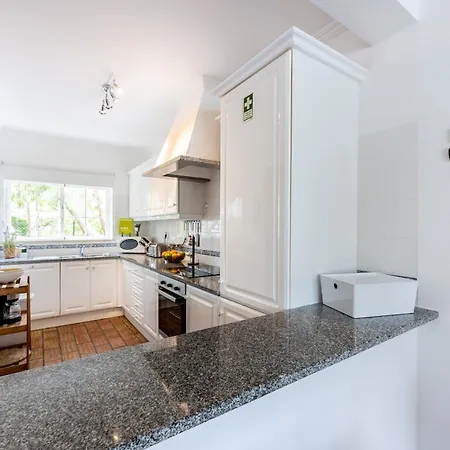 Coolhouses Luz, 3 Bed Linked House, Shared Pool, A Stone's Throw Of The Sea, Casa Sirrah Casa vacanze Luz