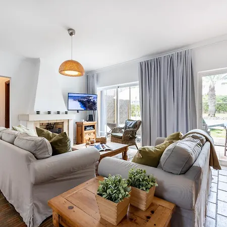 Semesterbostad Casa Sirrah Condominio Moradias Parque Da Praia By Coolhouses